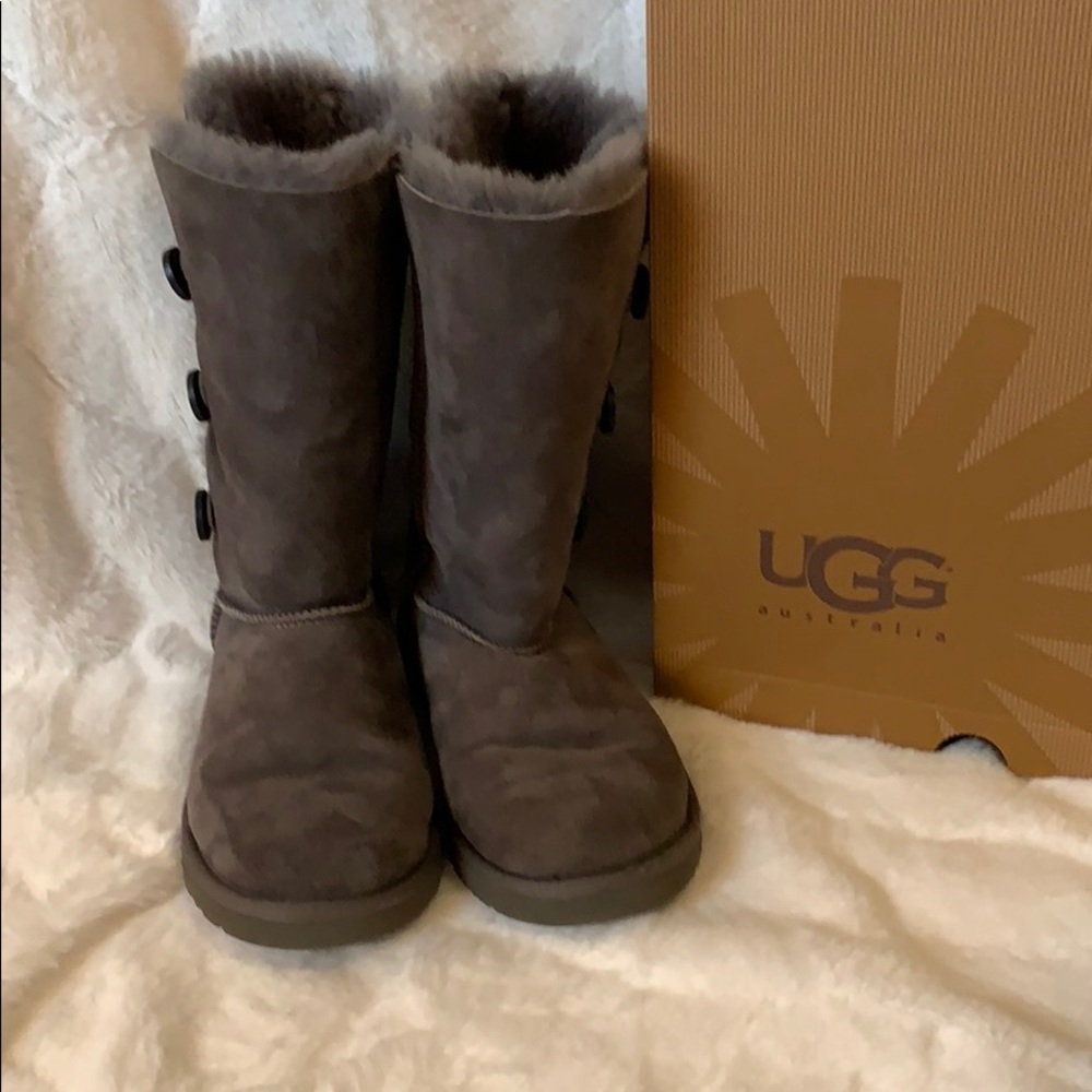 Ugg Triple Bailey Button - image 4